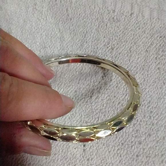 Silvertone bangle bracelet large mesh chain - Picture 3 of 3